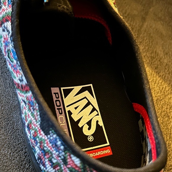 BRAND NEW Vans special edition paisleys - Picture 16 of 16